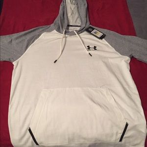 Men’s Medium Under Armour Short Sleeve Hoodie